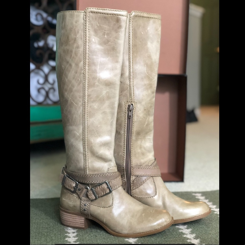 Gianni Bini distressed leather boots 6.5